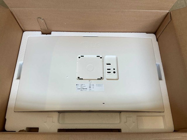 Lg 27up650p-w monitor - afbeelding 4 van  5