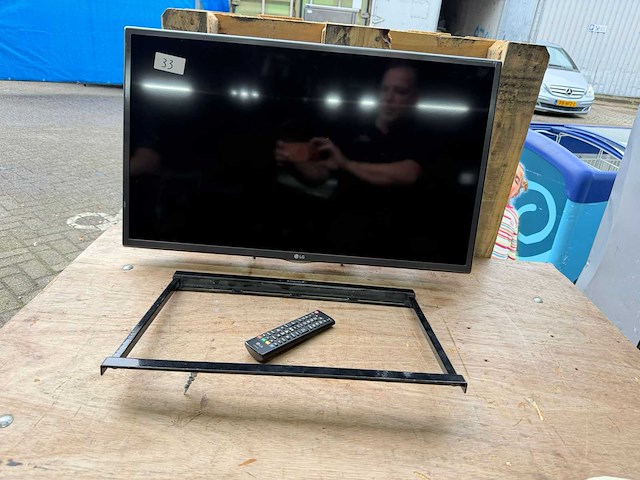 Lg 32lv340c 32inch televisie - afbeelding 1 van  6