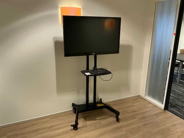 Lg 42lv5500 televisie - afbeelding 1 van  7