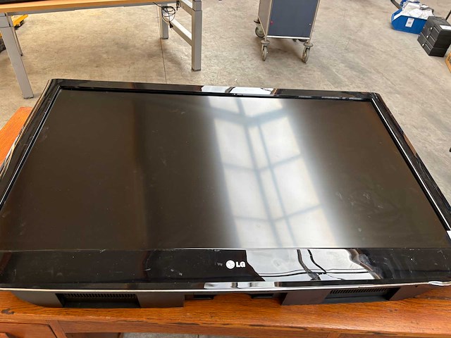 Lg 47 inch televisie - afbeelding 1 van  8