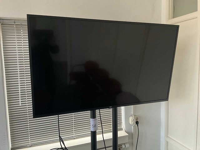Lg 50up75006lf televisie op standaard - afbeelding 3 van  7
