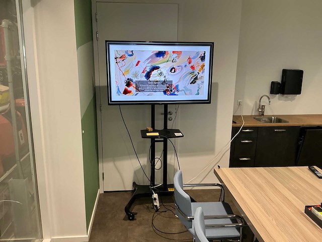 Lg 50us662h9zc 50” televisie op standaard - afbeelding 1 van  6