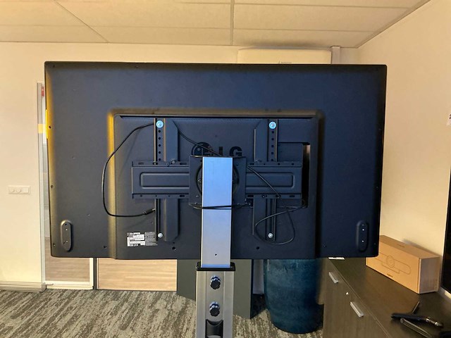 Lg 55ly330c 55” televisie op verrijdbare standaard - afbeelding 4 van  6