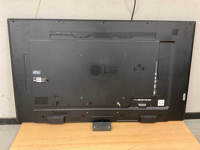Lg (55se3kd) 55”, 1920x1080 (fhd) led monitor - afbeelding 3 van  5