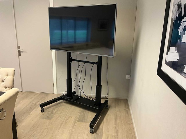 Lg 60ly330c televisie op standaard - afbeelding 2 van  7