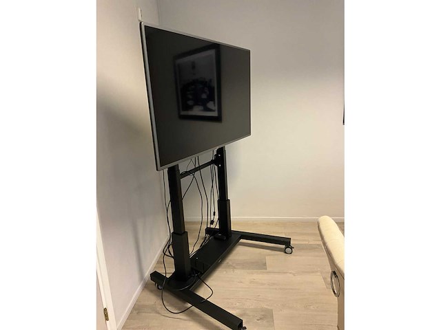 Lg 60ly330c televisie op standaard - afbeelding 4 van  7