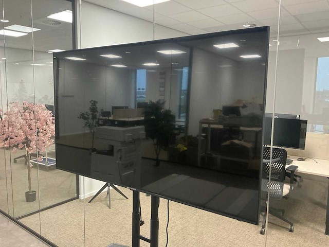 Lg 65ul3j-e 65” display signage op verrijdbare standaard - afbeelding 2 van  6