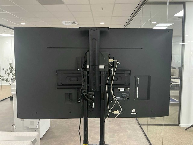 Lg 65ul3j-e 65” display signage op verrijdbare standaard - afbeelding 5 van  6