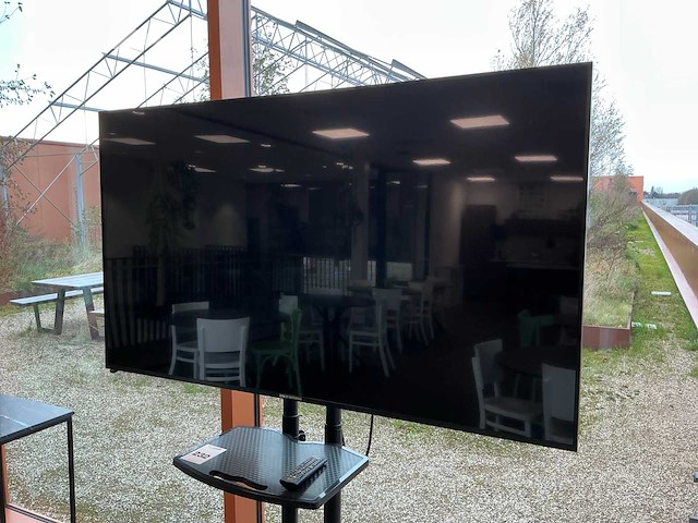 Lg 65um3dg-b 65” display signage op verrijdbare standaard - afbeelding 2 van  6