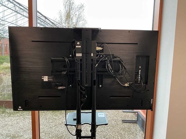 Lg 65um3dg-b 65” display signage op verrijdbare standaard - afbeelding 4 van  6