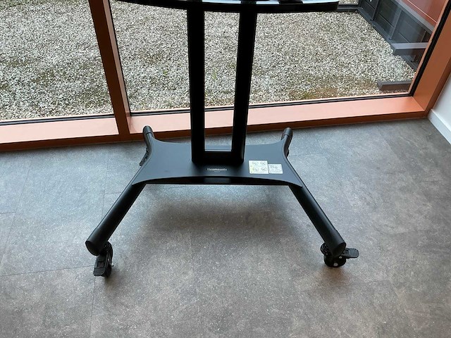 Lg 65um3dg-b 65” display signage op verrijdbare standaard - afbeelding 6 van  6