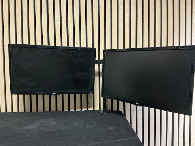 Lg dubbele monitor met neomount arm - afbeelding 1 van  9