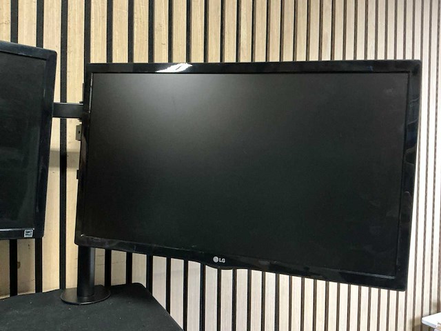 Lg dubbele monitor met neomount arm - afbeelding 2 van  9