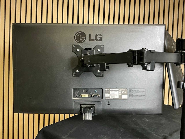Lg dubbele monitor met neomount arm - afbeelding 5 van  9