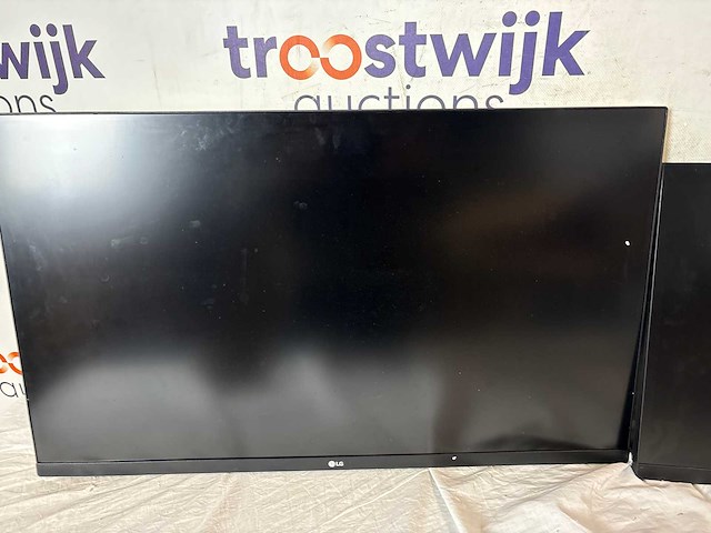 Lg ergo 32un88a - 4k ips usb-c monitor -+ lg 34wq500-b - full hd ultrawide monitor - afbeelding 2 van  2