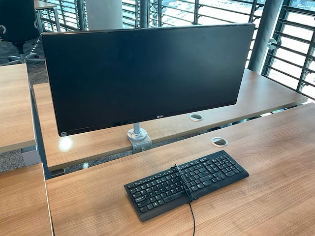 Lg flatron 27” monitor - afbeelding 1 van  1