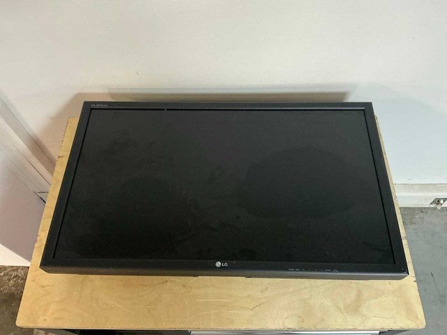 Lg m4212cf monitor 42” - afbeelding 1 van  6