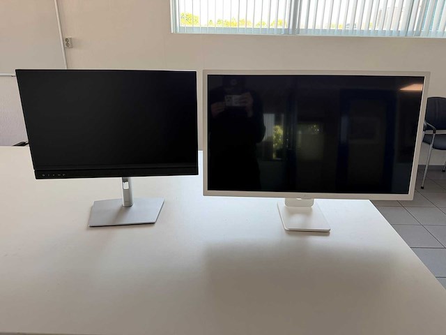 Lg/dell - monitor (2x) - afbeelding 1 van  5