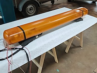 Lichtbalk oranje voor hulpdienst auto - afbeelding 1 van  1