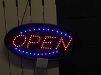 Lichtbord open. - afbeelding 1 van  1