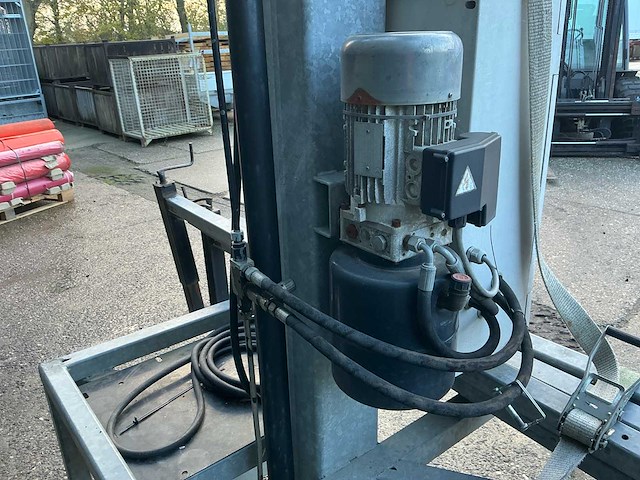 Lichtmast met 4 lampen - afbeelding 6 van  17