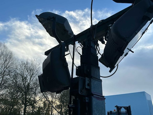 Lichtmast met 4 lampen - afbeelding 7 van  17