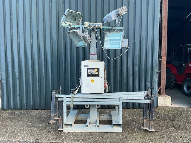 Lichtmast met 4 lampen - afbeelding 10 van  17