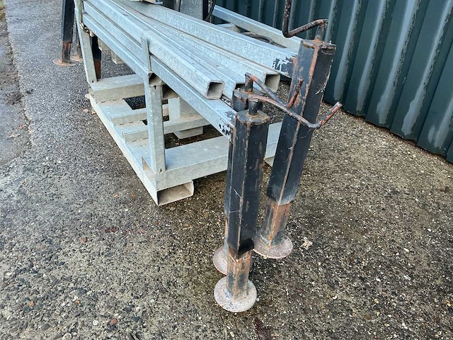 Lichtmast met 4 lampen - afbeelding 12 van  17