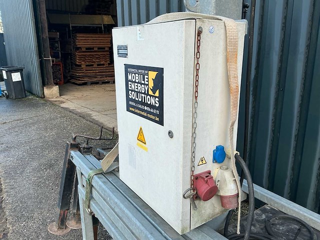 Lichtmast met 4 lampen - afbeelding 13 van  17