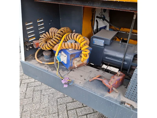Lichtmast met generator, kubota, 1996 - afbeelding 13 van  25