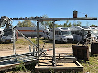 Lichtmast op betonnen voet - afbeelding 2 van  5