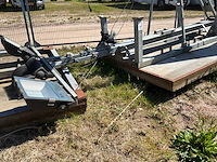 Lichtmast op betonnen voet - afbeelding 1 van  4