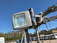 Lichtmast op betonnen voet - afbeelding 2 van  3