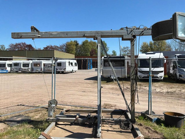 Lichtmast op betonnen voet - afbeelding 2 van  4