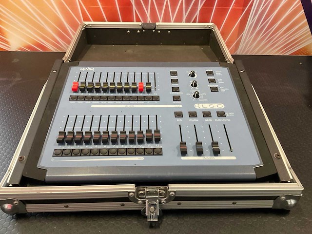 Lichtmengtafel - lsc - minim 12/24 fx dmx controller - afbeelding 1 van  5