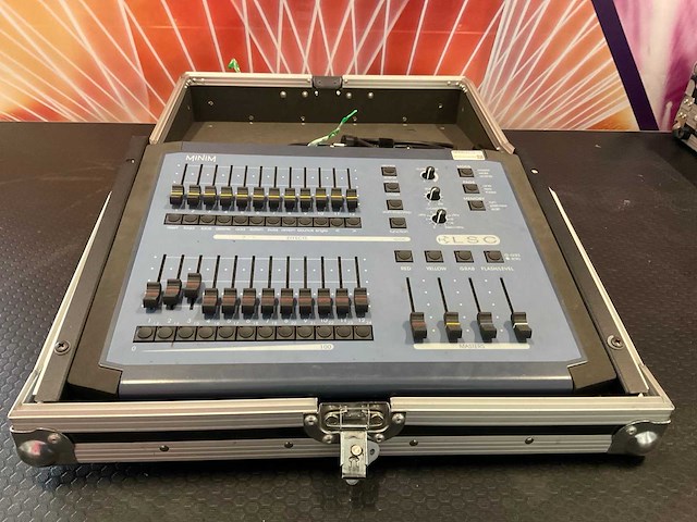 Lichtmengtafel - lsc - minim 12/24 fx dmx controller - afbeelding 1 van  5