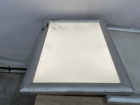 Lichtreclame en weegschaal - afbeelding 5 van  6