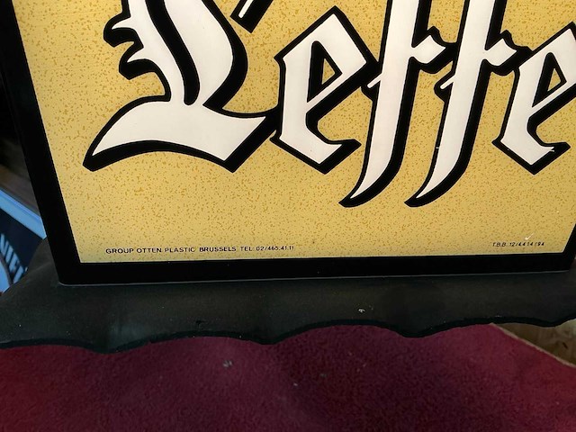 Lichtreclame gevel leffe - afbeelding 2 van  5