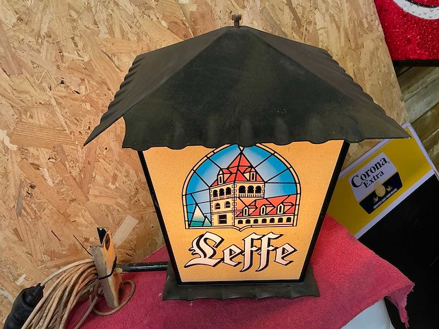 Lichtreclame gevel leffe - afbeelding 4 van  5