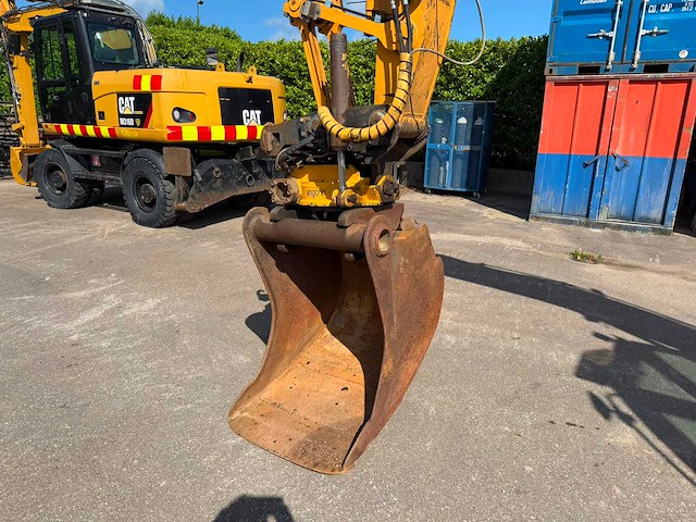 Liebher a 316 mobiele bandengraafmachine met rotortilt - afbeelding 5 van  15