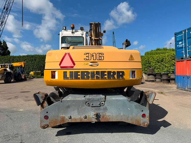 Liebher a 316 mobiele bandengraafmachine met rotortilt - afbeelding 12 van  15