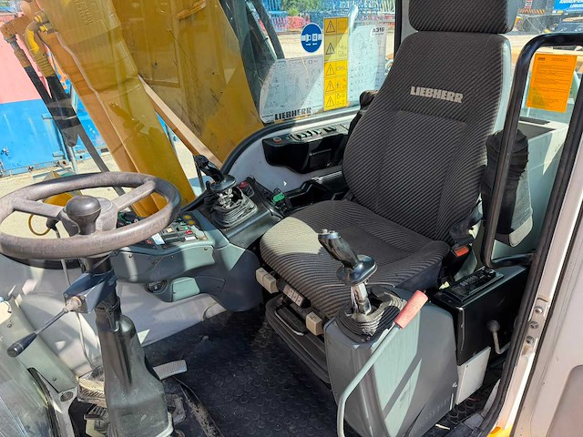 Liebher a 316 mobiele bandengraafmachine met rotortilt - afbeelding 14 van  15