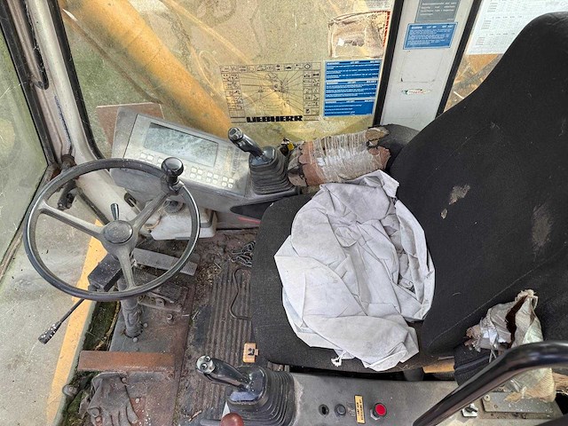 Liebherr - 1996 - a900 - banden graafmachine - afbeelding 3 van  8