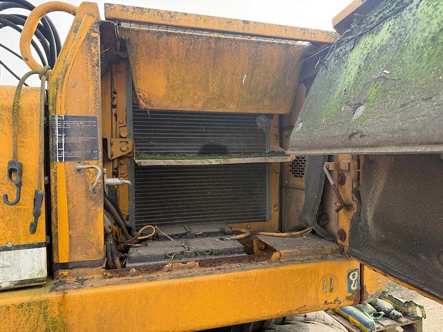 Liebherr - 1996 - a900 - banden graafmachine - afbeelding 6 van  18