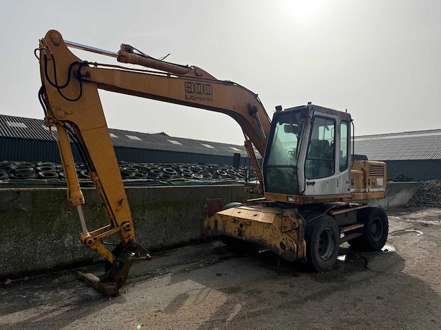 Liebherr - 1996 - a900 - banden graafmachine - afbeelding 1 van  18