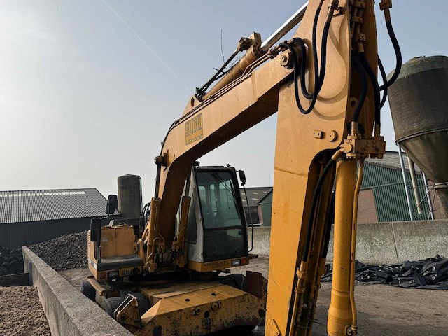 Liebherr - 1996 - a900 - banden graafmachine - afbeelding 12 van  18