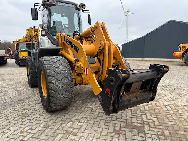 Liebherr - 2011 - l542 - shovel - afbeelding 10 van  14