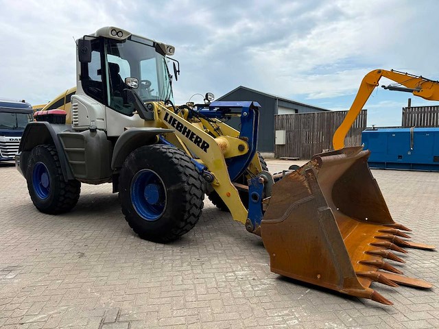 Liebherr - 2014 - l524 - incl. bak en vorken - shovel - afbeelding 9 van  11