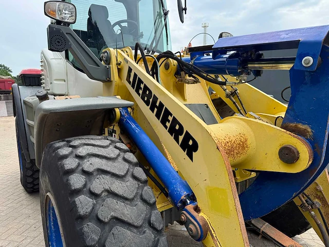 Liebherr - 2014 - l524 - incl. bak en vorken - shovel - afbeelding 11 van  22