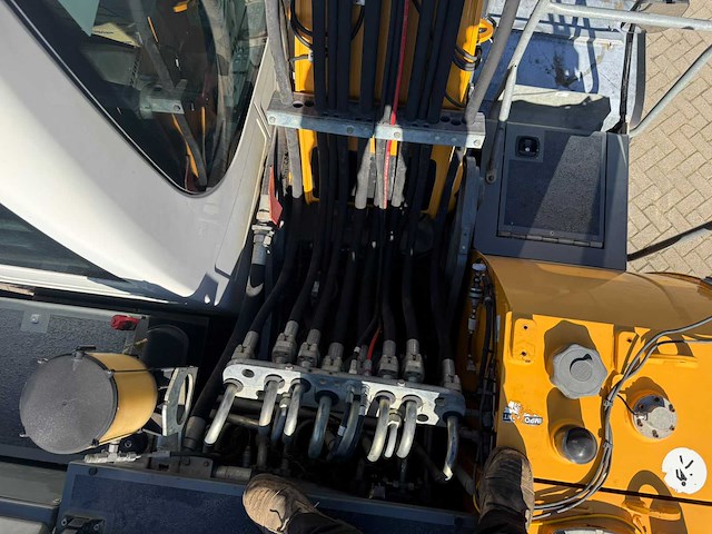 Liebherr - 2015 - a916 - banden graafmachine - afbeelding 10 van  19